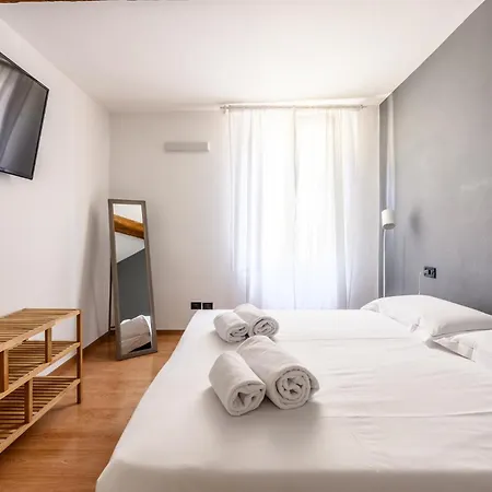 Apartment Emilia 8 *