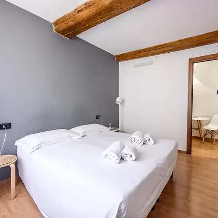 Appartement Emilia 8 *